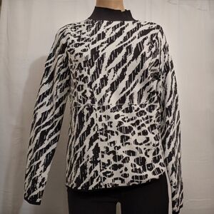𝅺WILLOW Drive Black & White Sweater